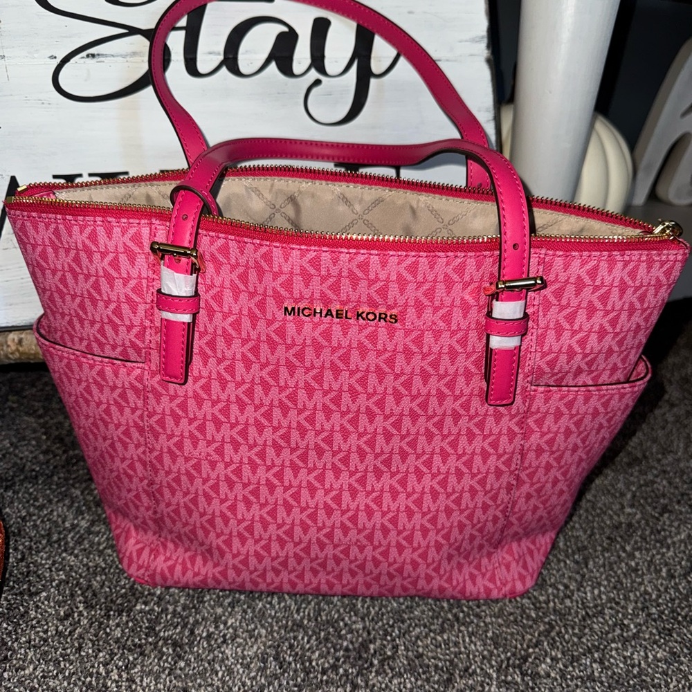 Michael Kors Signature Jet Set tote